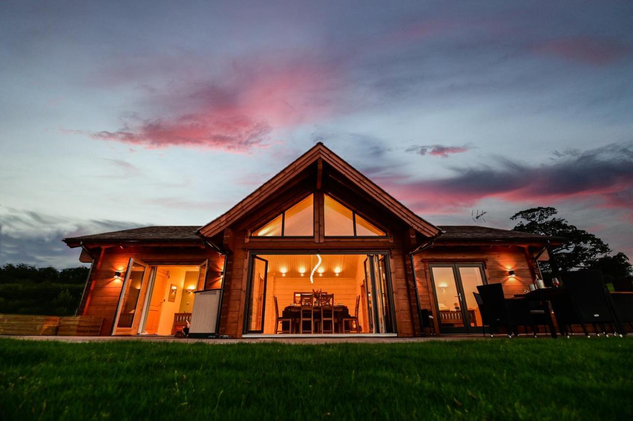 Cuddfan Lodge On A Gorgeous Private Lake Newport  Ngoại thất bức ảnh